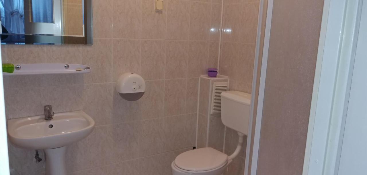 Osrodek Sportowo Wypoczynkowy Pustynia Hostel Dębica Buitenkant foto